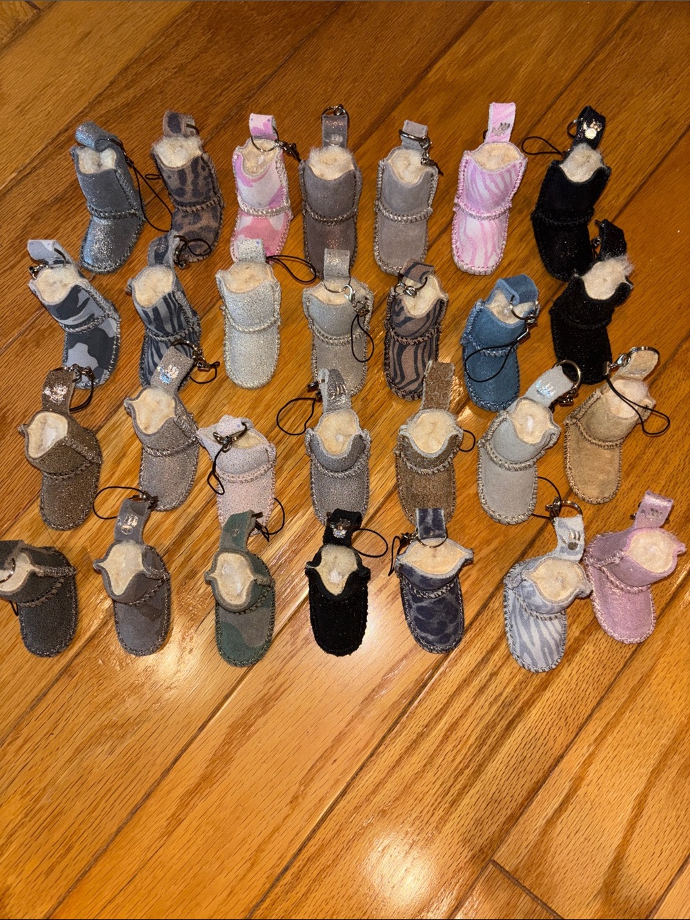 27 Leather Bearpaw sample Set - Assorted Neutral and Pink Colors
